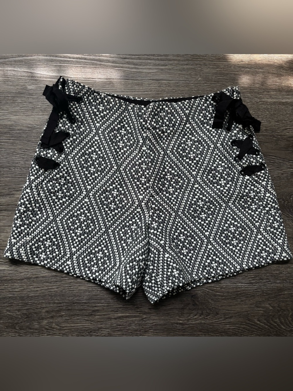 GAP Black & White Geo Lace-Up Side Bow Shorts